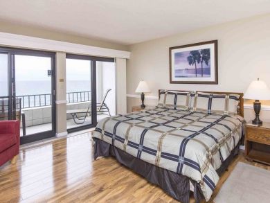 Destin Vacation Condo Sleeps Eight Guests.